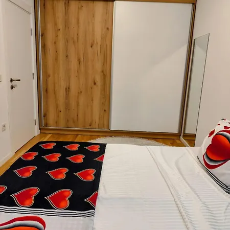 E N A East Gate Living סקופיה